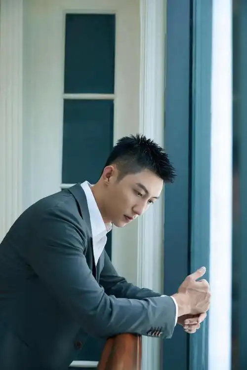 黄景瑜发型短前刺碎盖-七七游戏网