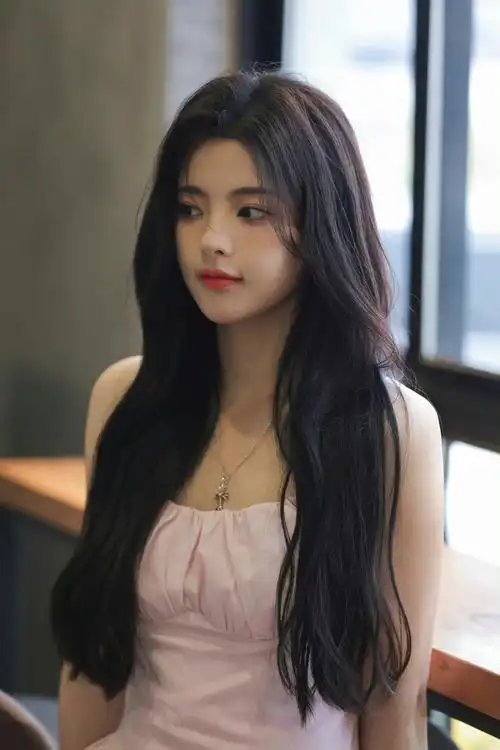 杨超越粉色抹胸连衣裙生日写真 青春活力 粉嫩少女,生日快乐啊～_高清