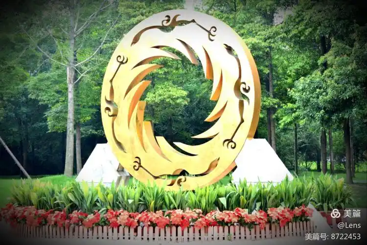 2011年12月,金沙"太阳神鸟"金饰图案被确定为成都市城市形象标识的