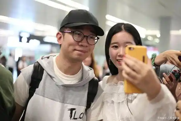 但是在之前的火星情报局中,杨迪就公开过自己的女友