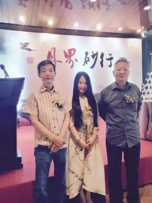 宜兴紫砂陶艺家-翊云居紫砂艺术创始人周丽萍