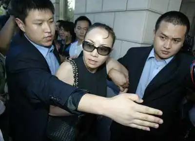 宋丹丹老师到场送别文兴宇老师▼