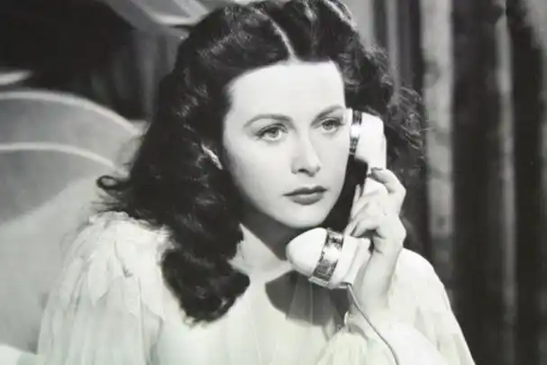 史上首位全裸出镜最美女科学家!