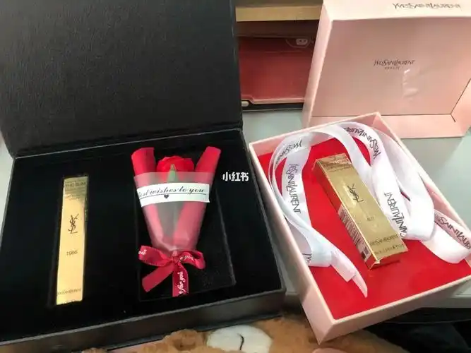 多了两只口红96突然收到的礼物_礼物_口红_美妆_彩妆_唇妆