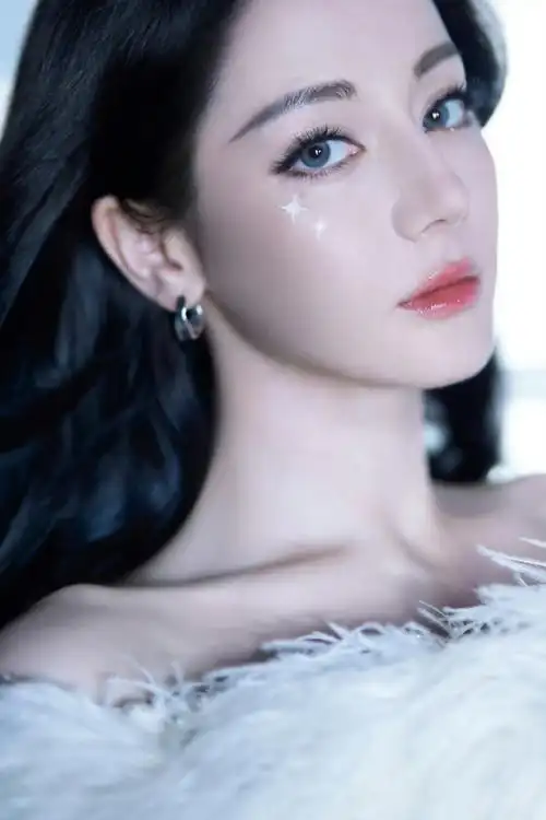 迪丽热巴32岁生日造型