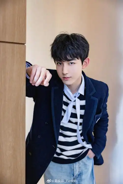 这次就不发36宫格了,还是6宫格更适合我#就要辰现在#郭俊辰超话