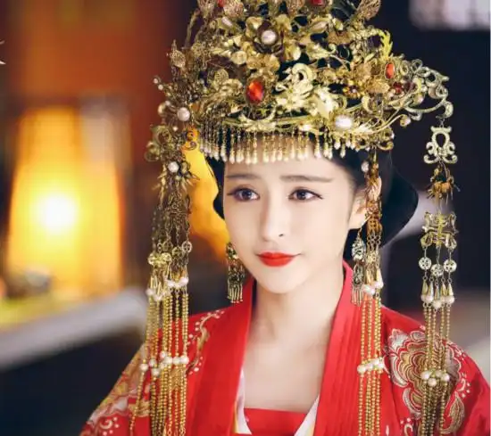 大婚时头戴凤冠珠帘的古装女星,迪丽热巴上榜,孟婆最美