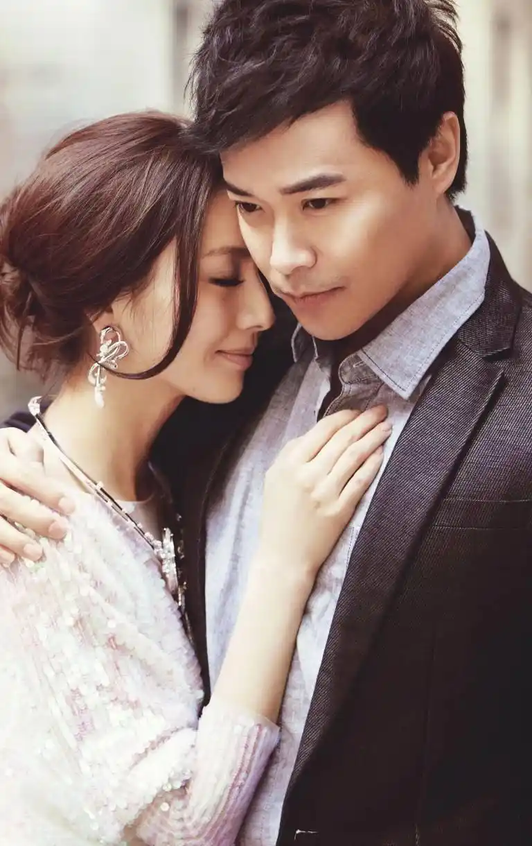 陈思诚高调示爱佟丽娅后彻底放飞自我,造型略显邋遢,街头喷口水