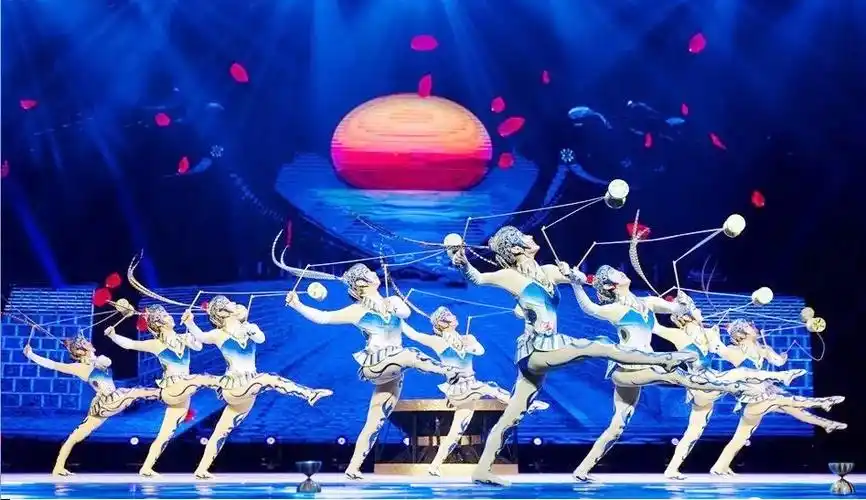 中国杂技团杂技作品《俏花旦-集体空竹》