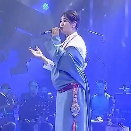 降央卓玛挺九月孕肚为家乡而歌,再唱经典《西海情歌》