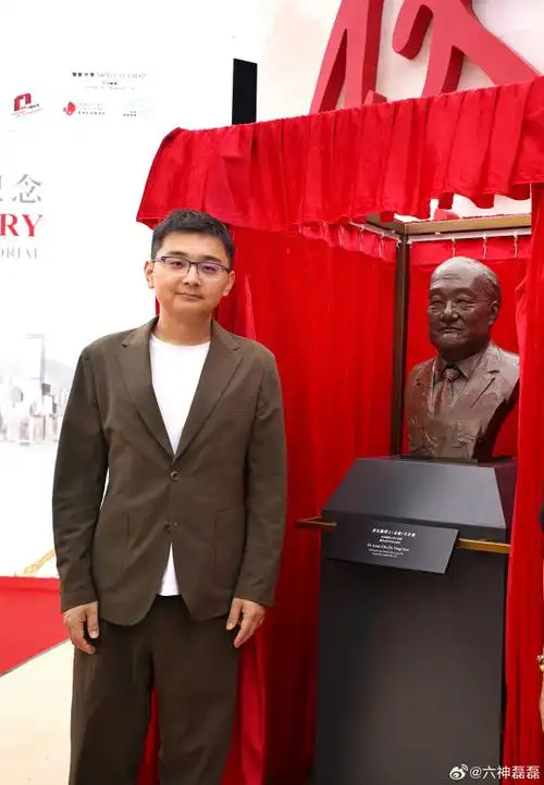 金庸百年诞辰纪念##香港爱丁堡广场##香港文化博物馆##任哲雕塑展