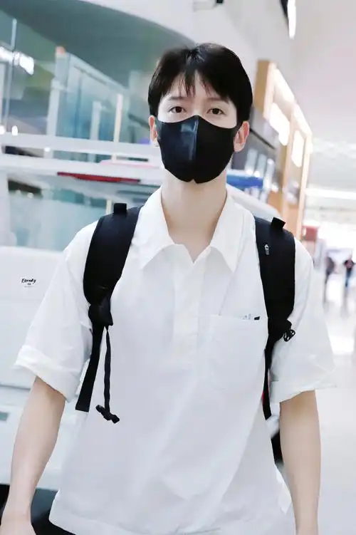 超话#陈宥维一念关山#hgh7615pek吃饱饱长高高超帅气@陈宥维