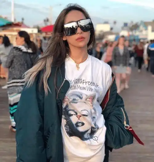 萧亚轩也说过:我是一个不愿在原地踏步,把自己陷在坏情绪里的一个人.