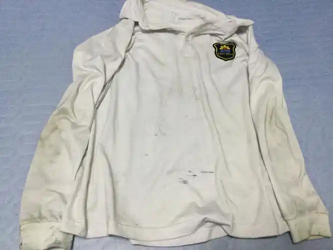 一件脏校服的牢骚