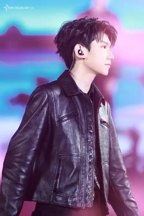 王源绿海##王源出席qq音乐巅峰盛典