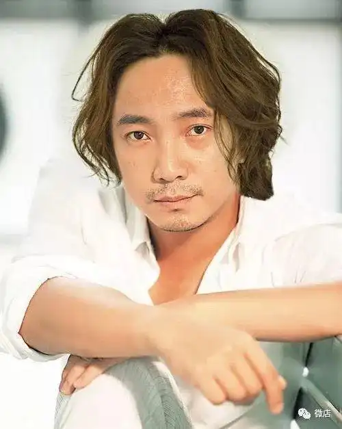 长发翩翩的徐峥……头顶不再凉快的郭德纲……时尚时尚最时尚的罗家英