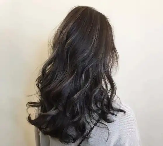 卷发发型女中长发背面高清大图