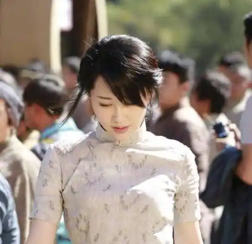 她是冯小刚,姜文公认的女神,50岁活得像20岁少女,却至今没嫁人_许晴