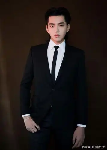 西装是检验男明星身材标准!娱乐圈"长腿精"男星是谁?