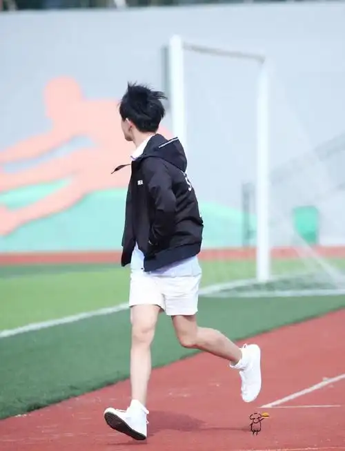 logo  #易烊千玺电影小小的我##四字 易烊千玺 yyqx 四字弟弟#@tfboys