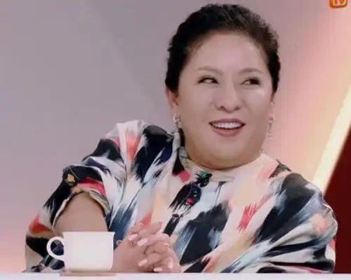 向华强为何独宠又胖又凶向太35年爆出她年轻时照片网友炸锅