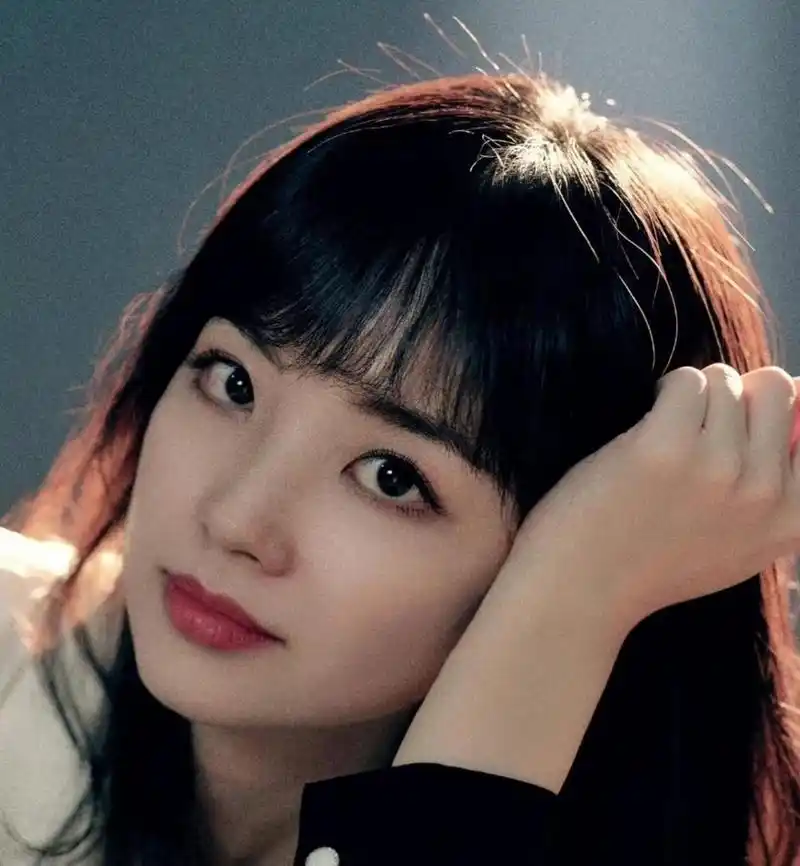 央视女主持王冰冰告别2022年,晒工作照自信优雅,定目标年后健身