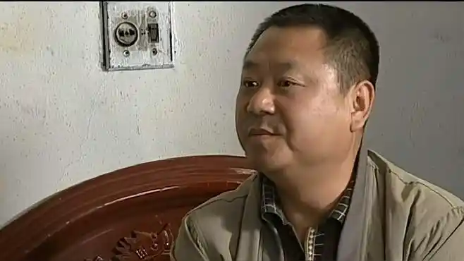 马大帅2:彪哥在家看书武装头脑,一给小翠说贺词,半天整不出词-影视综