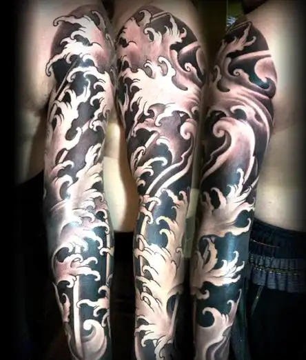 海浪纹身图案寓意着博大的心态和视野