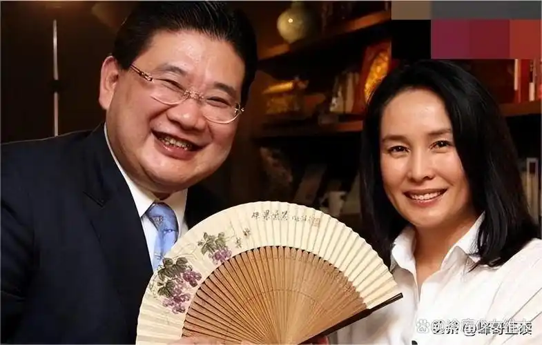 60岁的曹可凡,不再被世界宽容