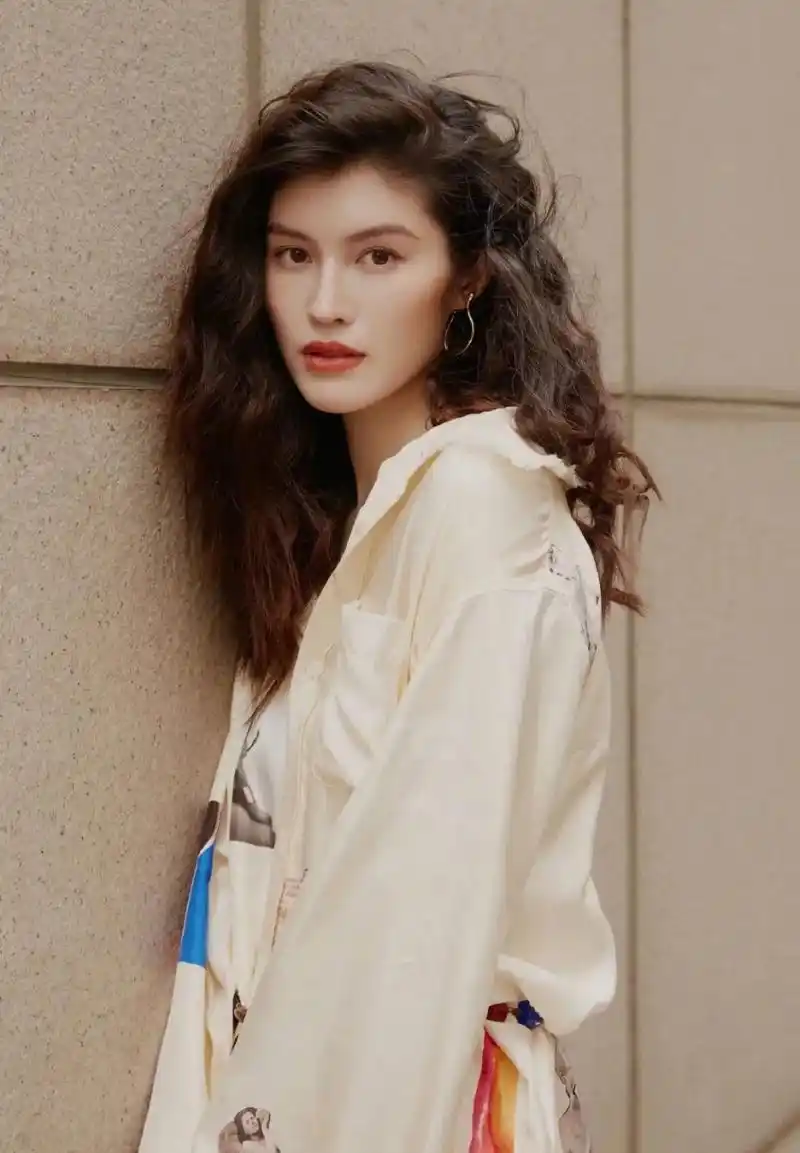 吃瓜群众吃瓜咯 听说陈伟霆和何穗分手了.