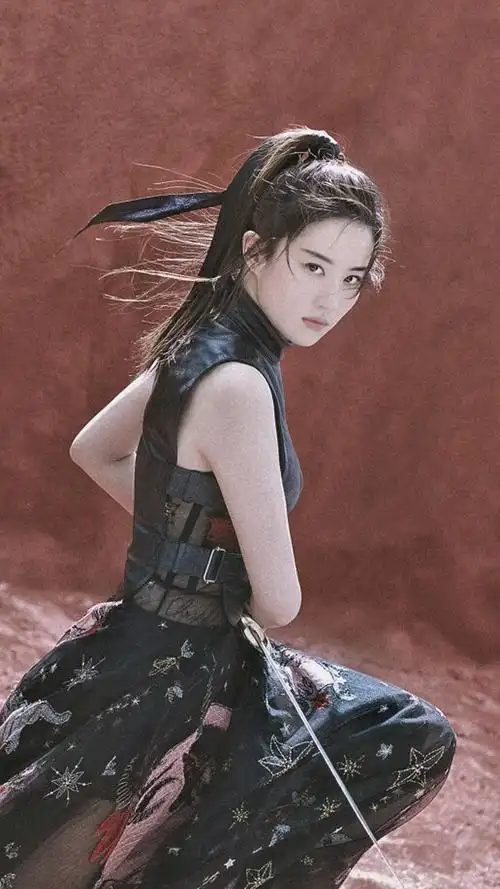 英姿飒爽的刘亦菲