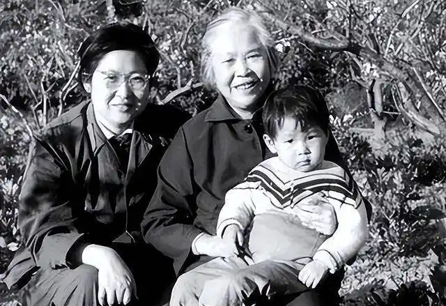 1984年贺子珍病逝,葬礼和骨灰安置成难题,邓公一席话定葬礼规格_李敏