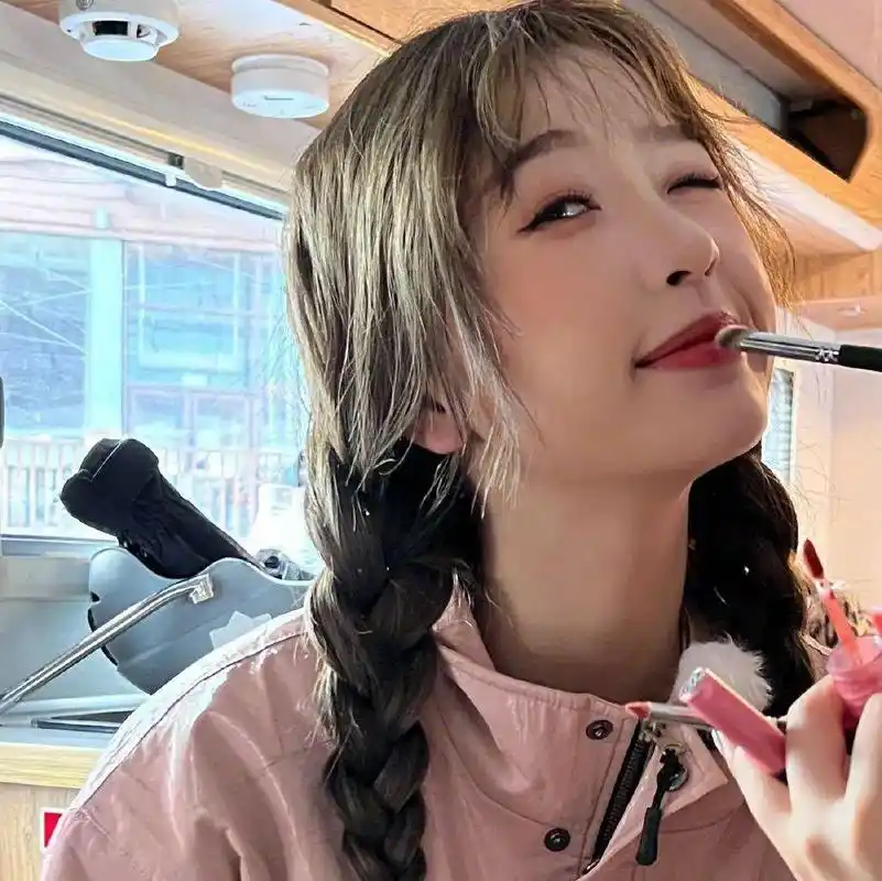 很适合当头像#虞书欣 #甜妹 - 抖音