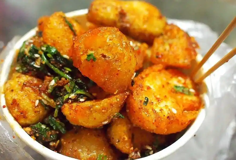 炸土豆6元一份,老板顾不上收银都是扫码,被骗多次加上语音播报