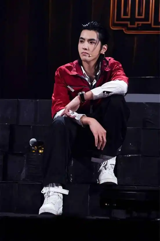 吴亦凡大碗宽面讲述最平凡的生活