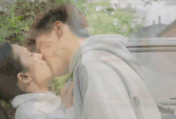 苏到爆!吴亦凡的狗血烂片,被「宝藏剧组」高分拯救