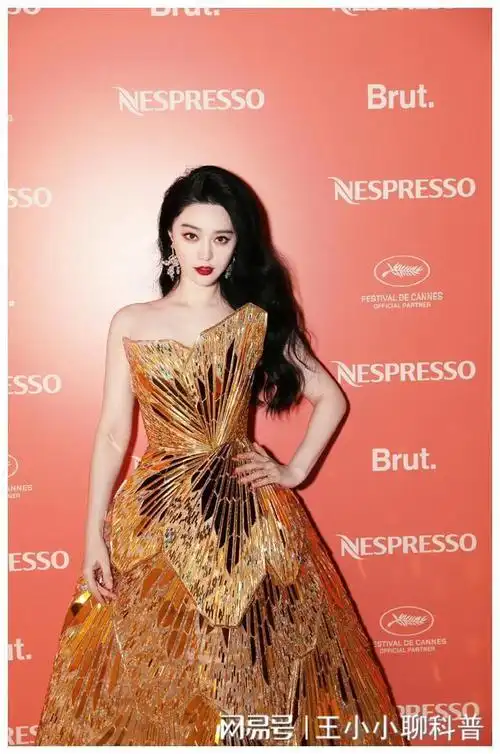 范冰冰再穿"龙袍",可惜事实证明,她再也回不去了|礼服|长裙|红毯|裙子