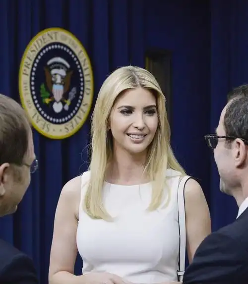 普京大女儿首露面,金色长发精致五官,特朗普千金伊万卡遇对手_手机