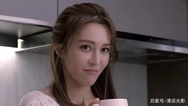 剧中,张曦雯虽然是第一女主,但从剧情的对比上,配角张秀文更让人深有