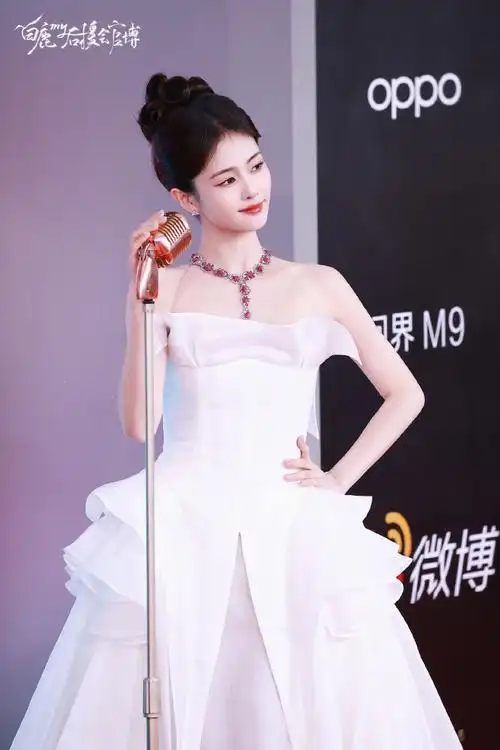 微博之夜红毯返图 | 恭迎公主殿下78@白鹿my