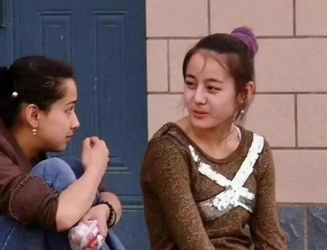 迪丽热巴出道前照片 #中国版chatgpt来了# #娱乐