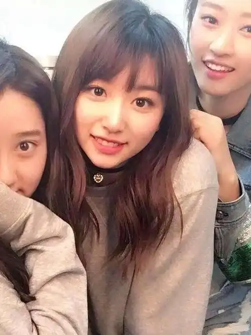 孔雪儿出道前和我住在同一间出租屋孔雪儿十几岁时,从潜江来北京打工