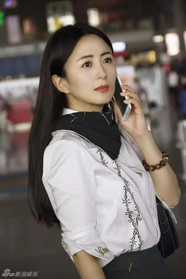 新浪娱乐讯 近日,杨童舒曝光一组最新街拍照.