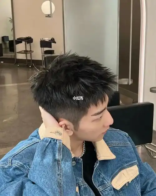 男生烫发短发推荐