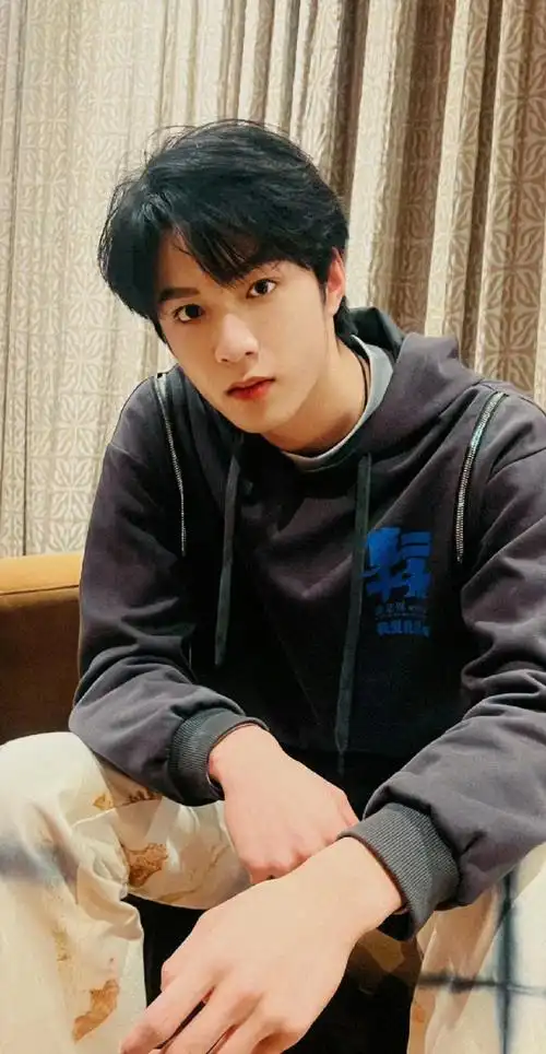 壁纸超话明星壁纸第312期|刘耀文