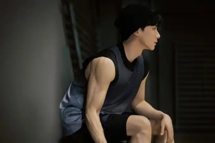 白敬亭肌肉线条