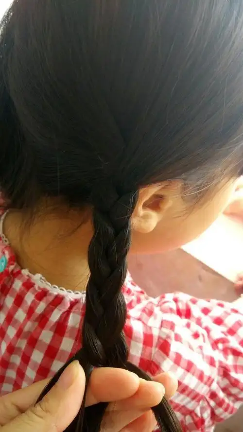 【萌宝发型】小小麻花辫