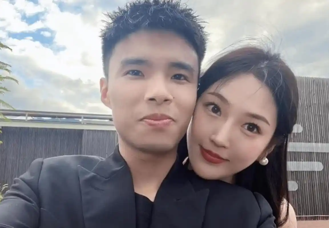 网红"imp小鬼"宣布恋情 网红"imp小鬼"宣布恋情,与女友赵亦舒在直播间