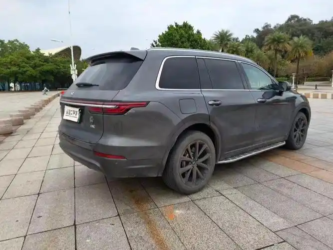 2021年02月份上牌 理想one增程6座版 前后电动座椅 一体式3连屏 20寸