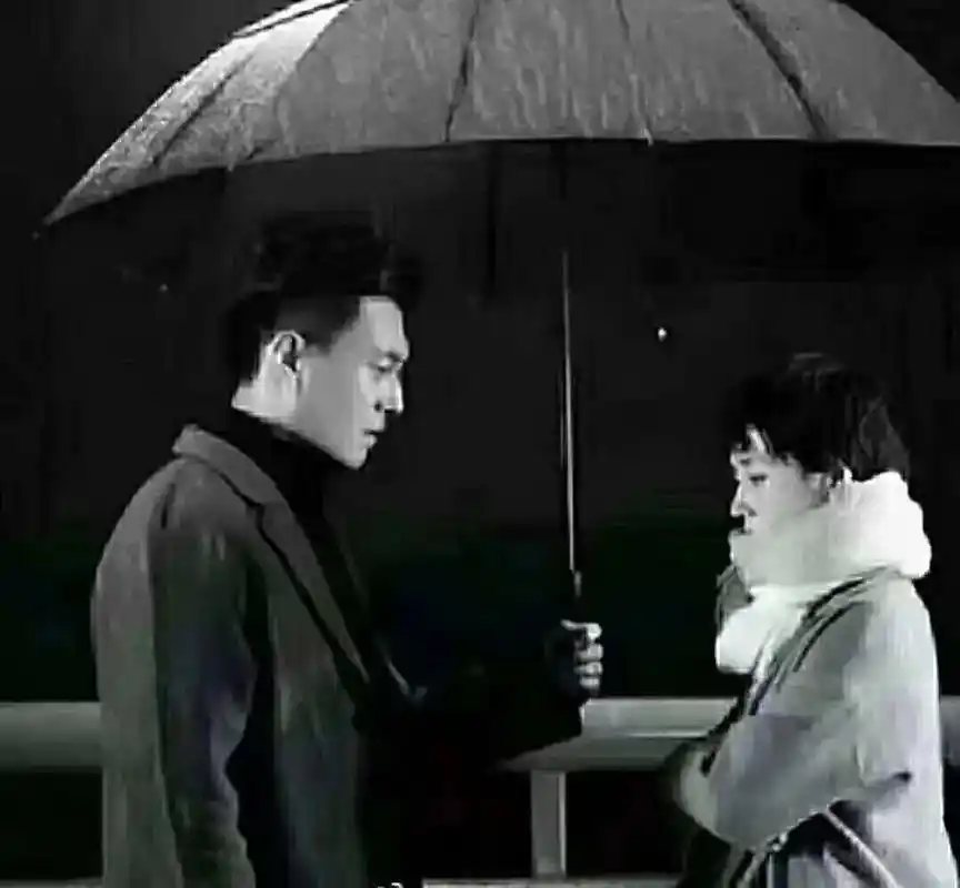 一下雨我就想起了贺涵 为了给罗子君送把伞,贺涵从上海开车到江 - 抖